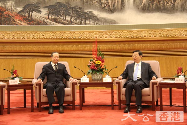 张德江在京向全港所有纪律部队成员表达亲切慰问