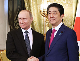 日本首相安倍晋三出访俄罗斯 与俄罗斯总统普京举行会面