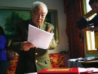 广安85岁老人创办“小记者学校” 让留守儿童感知社会 