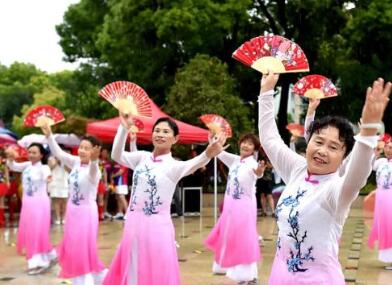广场舞：跳进新生活，舞出新风貌