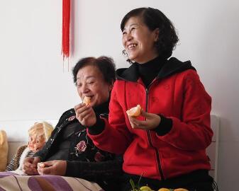 “英雄之妻”，为爱坚守19年 