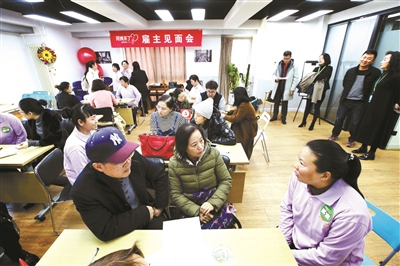 阿姨终于来了！家政员节后首场雇主见面会遭争抢