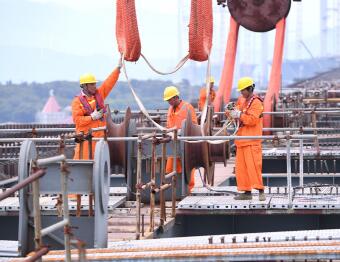 平潭海峡公铁两用大桥全桥非通航孔钢桁梁全部架设完成