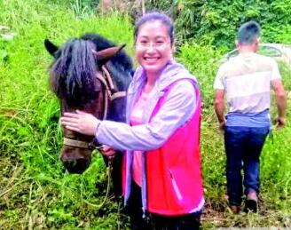 泪别文秀:“不愿你成英雄,只望你平凡过一生” 