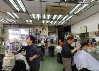 纽约华埠老牌美发店9月底将熄灯 州长明星皆常客 