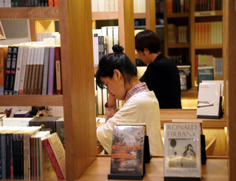 上海：“深夜书桌”“深夜书店”点亮城市夜读 