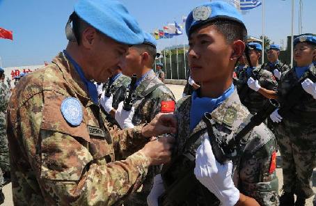中国赴黎巴嫩维和官兵被授予联合国勋章