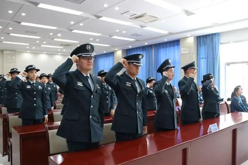 海军千余名现役干部转改文职人员