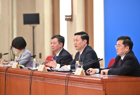 全国政协十三届四次会议举行新闻发布会