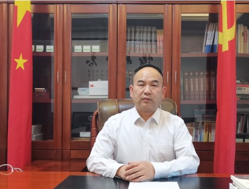 中国干部网总编辑张卫功组织收看十三届全国人大四次会议开幕大会