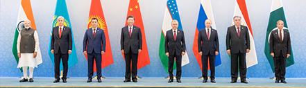 习近平出席上海合作组织成员国元首理事会第二十二次会议小范围会谈 