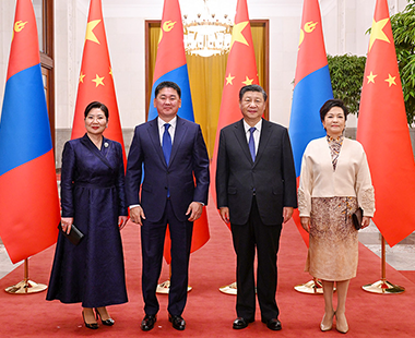 习近平同蒙古国总统呼日勒苏赫举行会谈