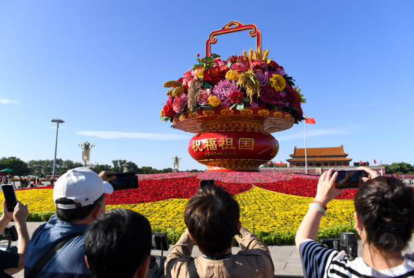北京：国庆花篮 喜迎佳节