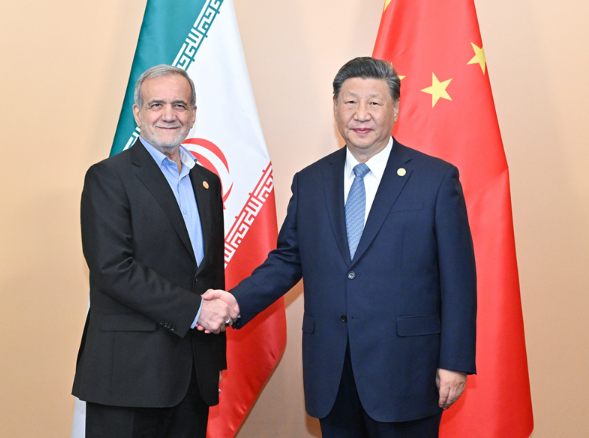 国家主席习近平会见伊朗总统佩泽希齐扬
