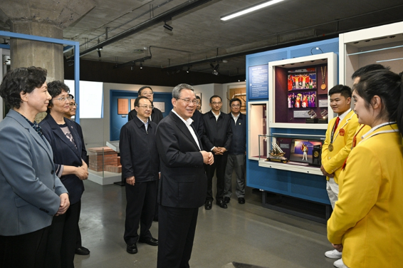 李强在上海调研技能人才工作时强调：积极适应经济社会发展需要 大力加强职业教育和技能人才培养
