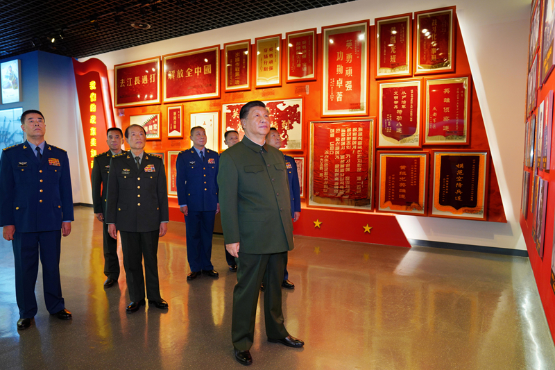 习近平在视察空降兵军时强调：全面加强练兵备战 提高空降作战能力 努力建设一支强大的现代化空降兵部队