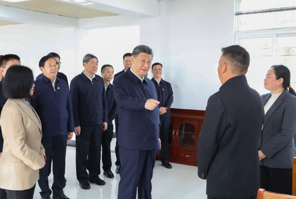 习近平在湖北考察时强调：鼓足干劲奋发进取 久久为功善作善成 奋力谱写中国式现代化湖北篇章