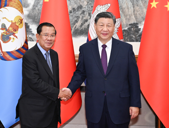 习近平在钓鱼台国宾馆同柬埔寨人民党主席、参议院主席洪森会谈