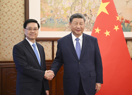 习近平听取李家超述职报告